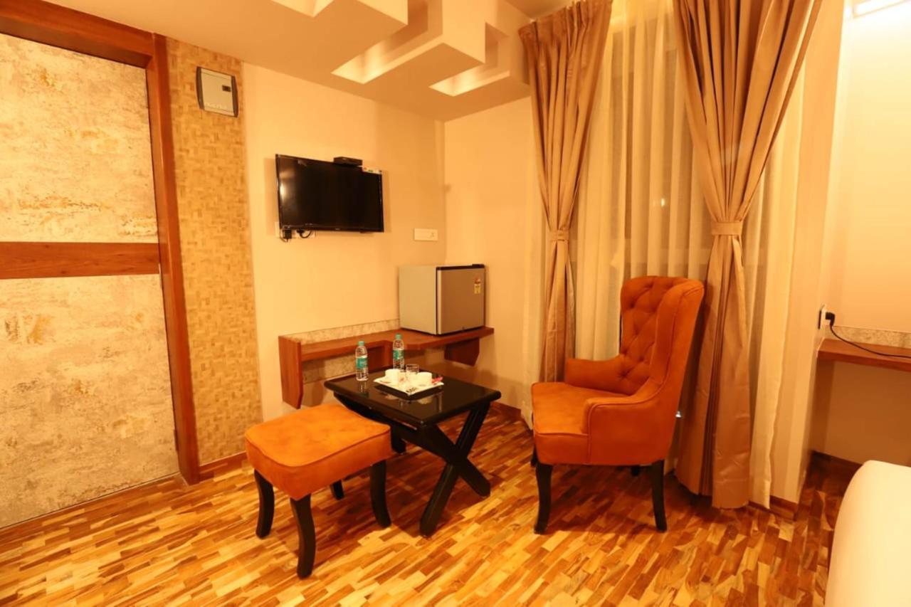 Hotel Prabha Palace 艾哈迈德讷格尔 外观 照片
