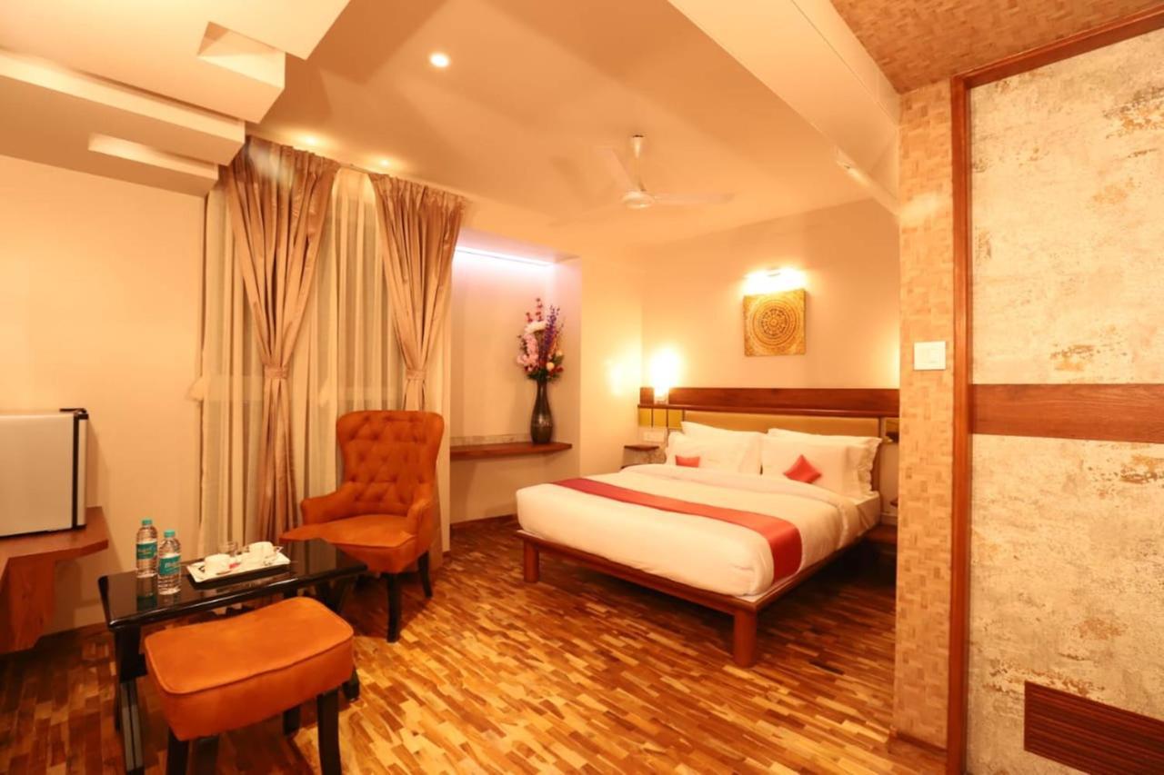 Hotel Prabha Palace 艾哈迈德讷格尔 外观 照片