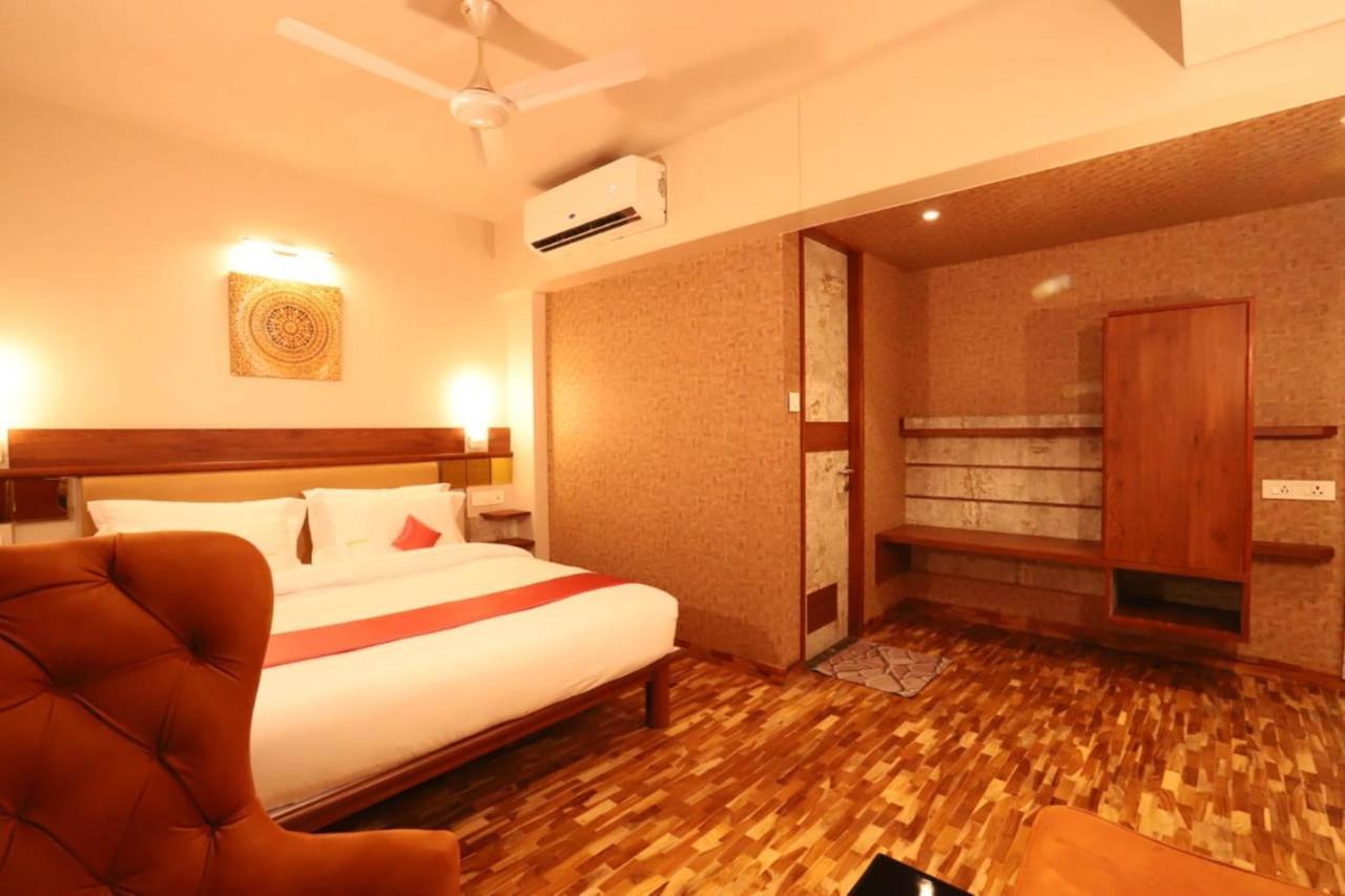 Hotel Prabha Palace 艾哈迈德讷格尔 外观 照片