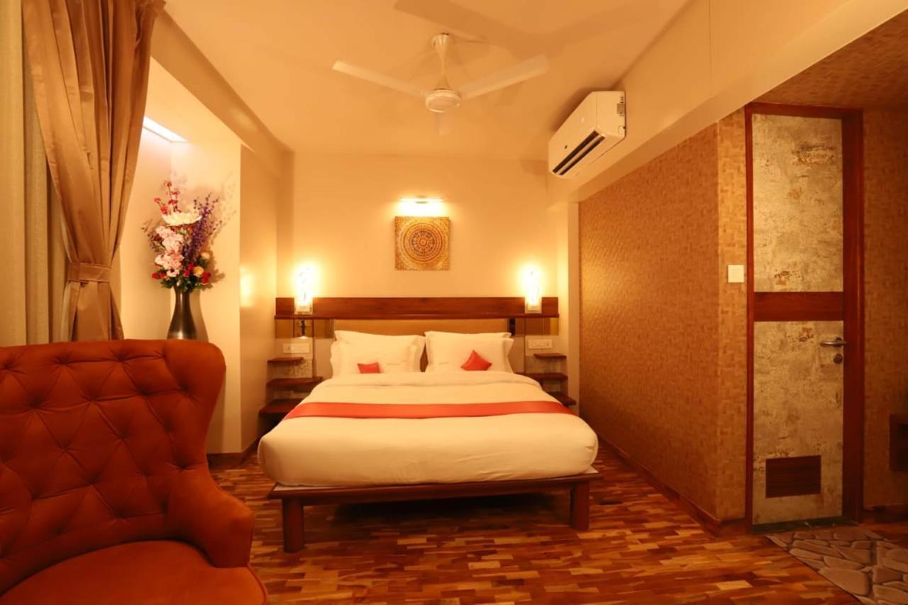 Hotel Prabha Palace 艾哈迈德讷格尔 外观 照片