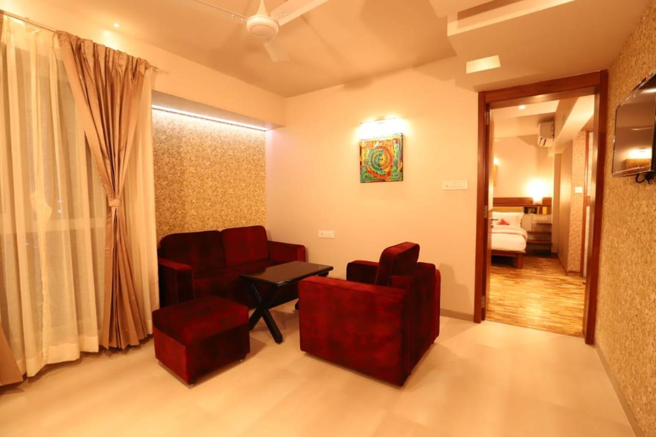 Hotel Prabha Palace 艾哈迈德讷格尔 外观 照片