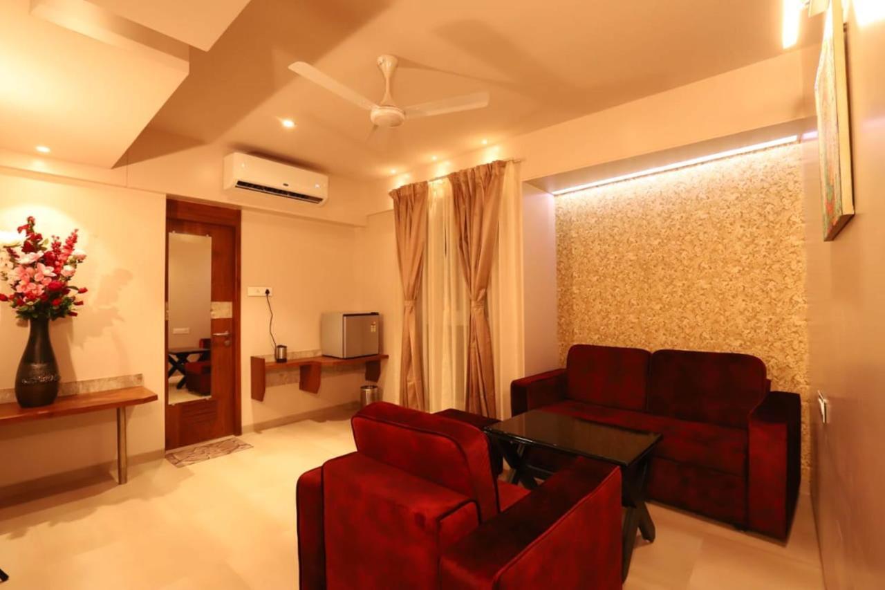 Hotel Prabha Palace 艾哈迈德讷格尔 外观 照片